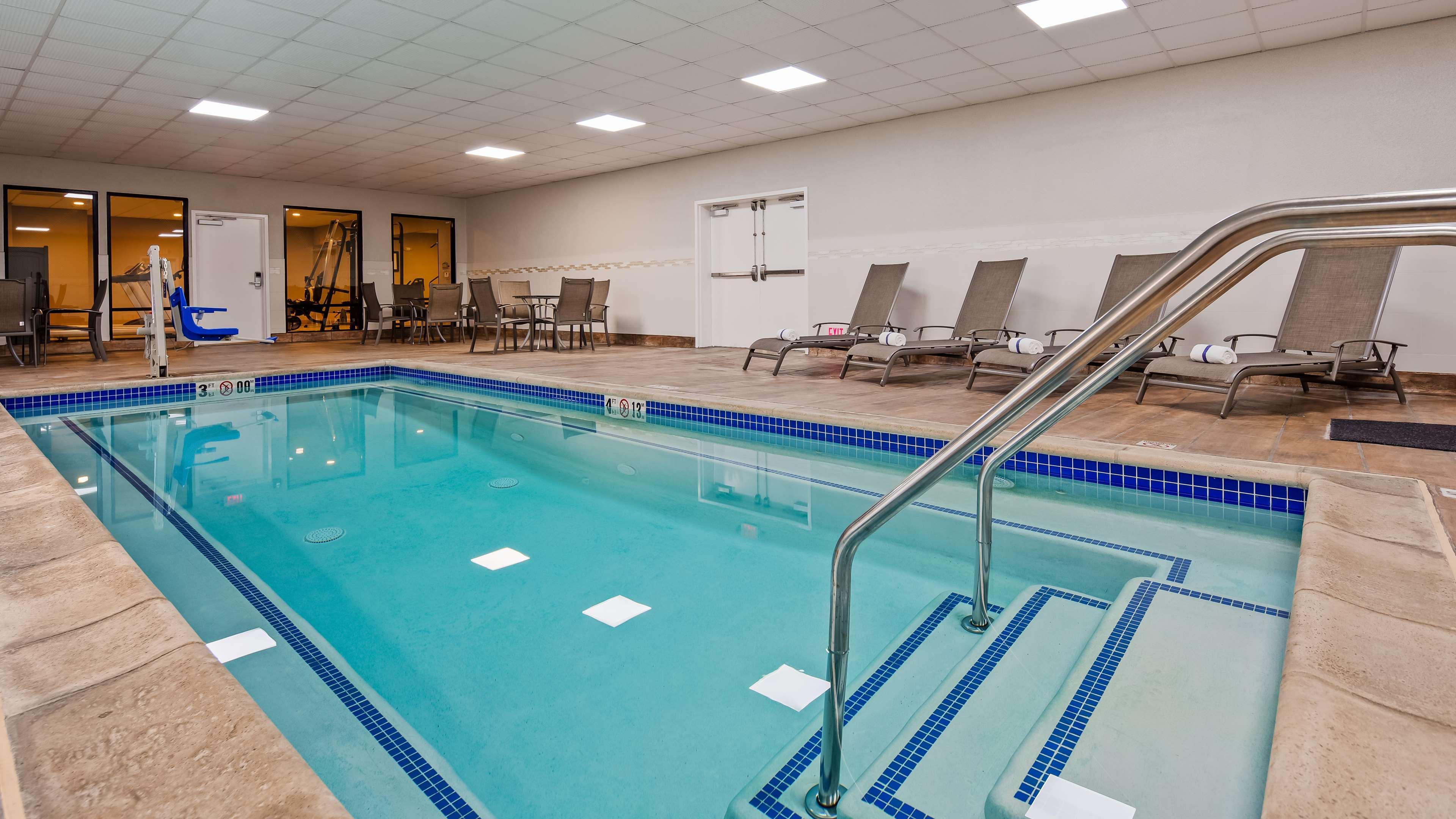 Hotel Western At The Convention Center 3*