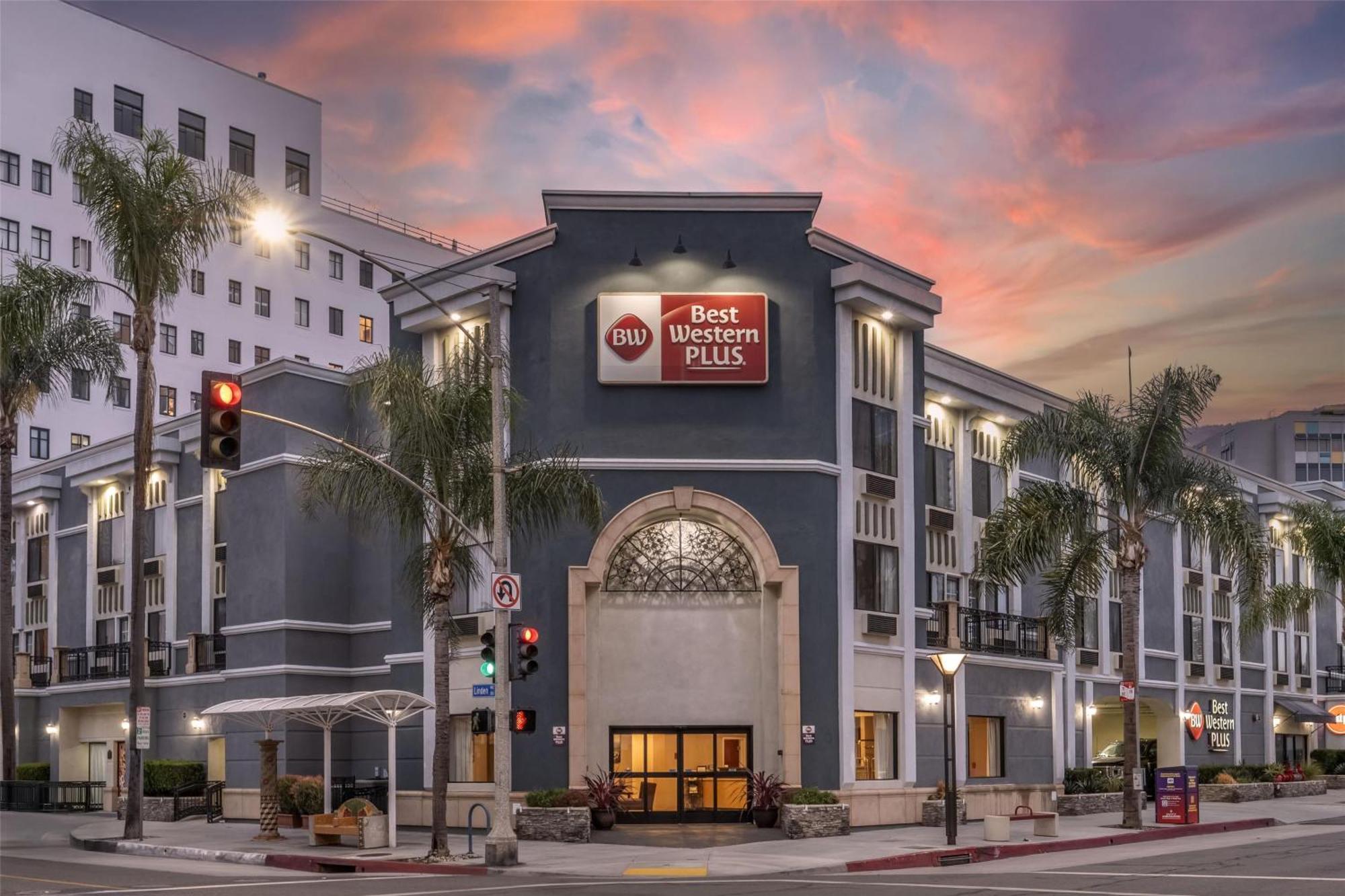 Hotel Western At The Convention Center 3*