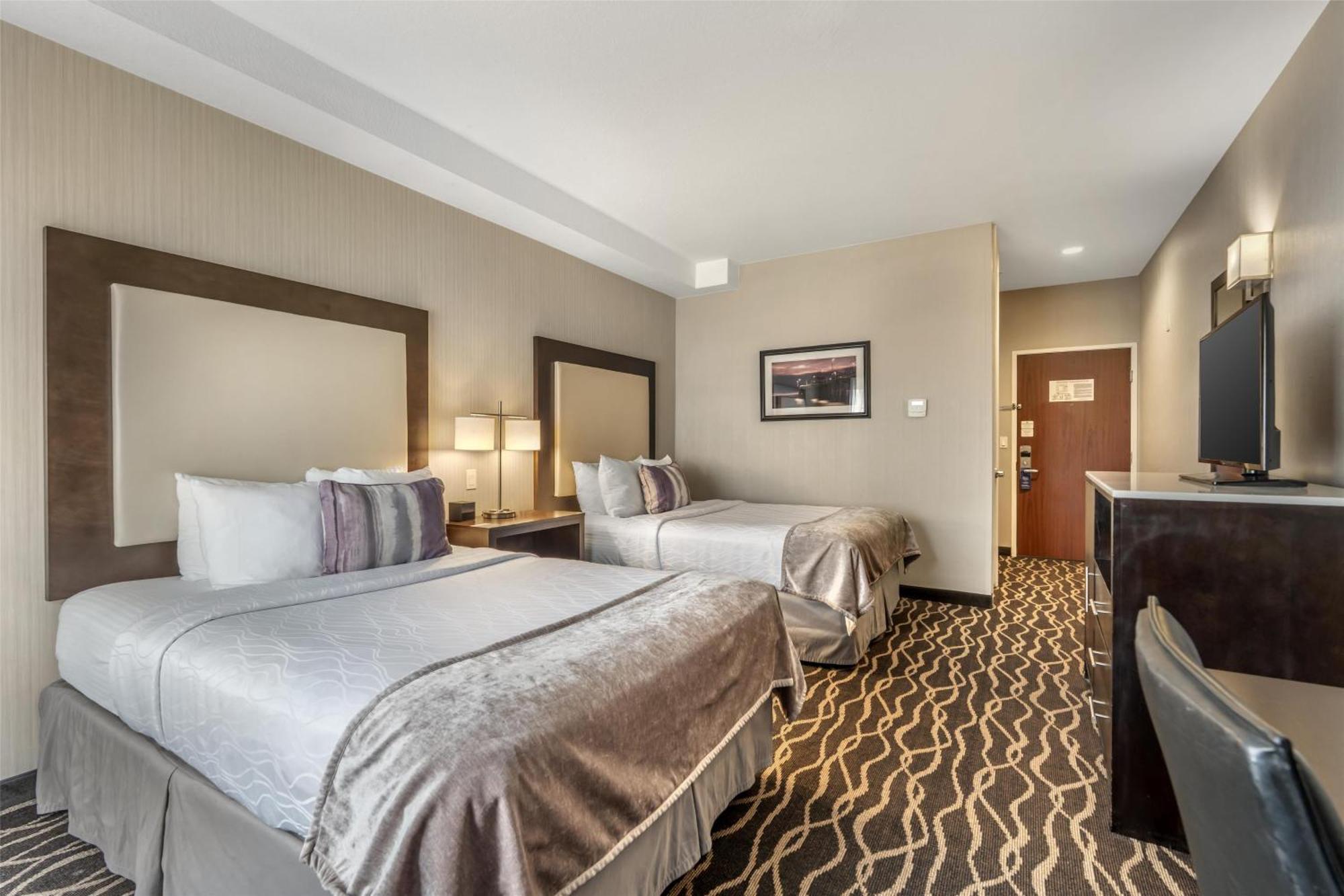 Hotel Western At The Convention Center 3*