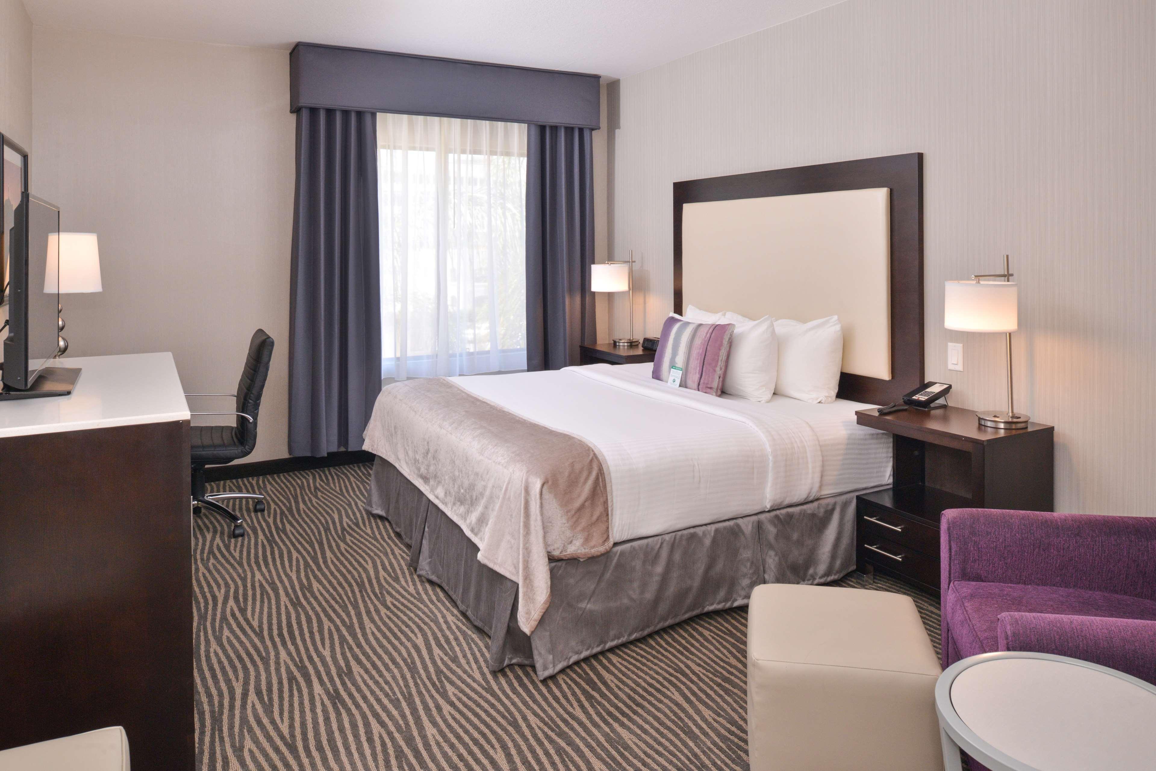Hotel Western At The Convention Center
