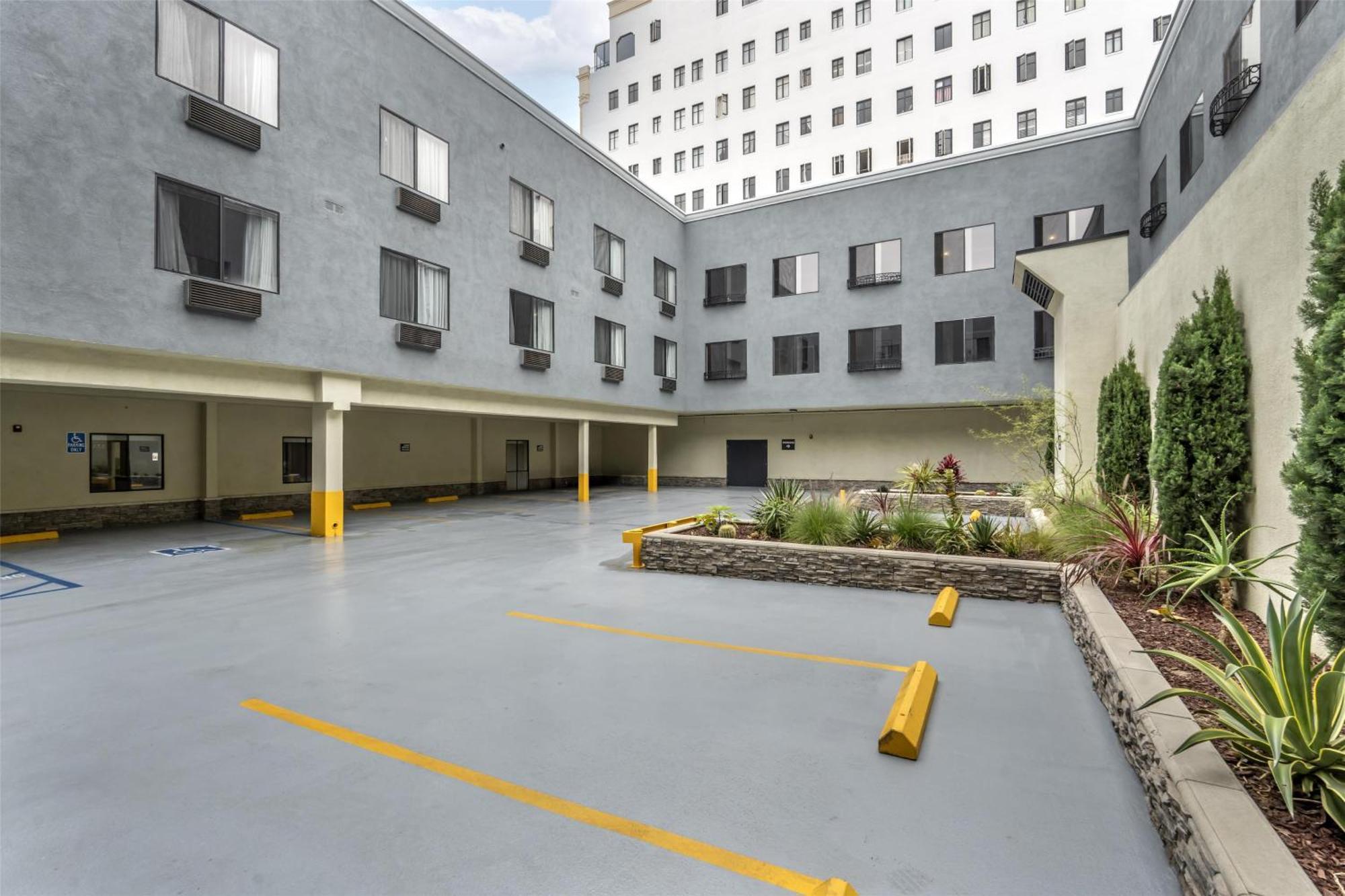 Western At The Convention Center Hotel 3*