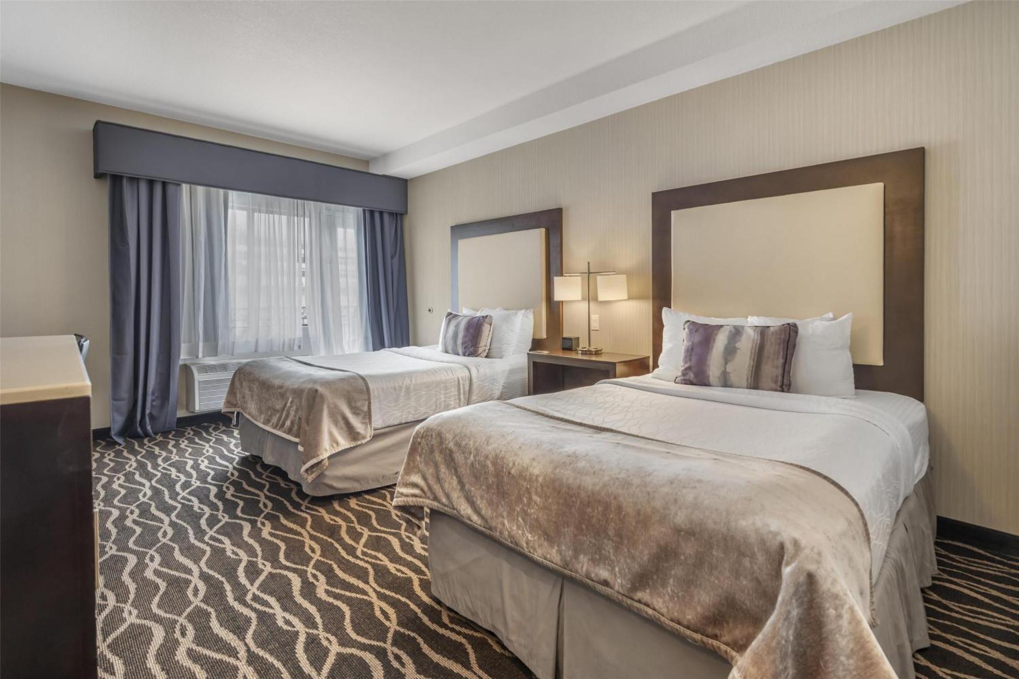 Hotel Western At The Convention Center 3*